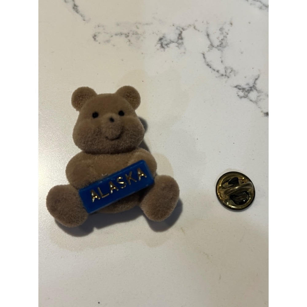 Flocked Brown Teddy Bear w Alaska Plaque Pin Brooch 1.5 inches Vintage Cute - Picture 4 of 5